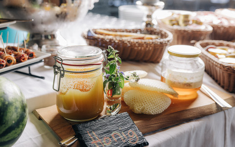 Berghotel Wiriehorn : du miel sur le buffet du petit-déjeuner