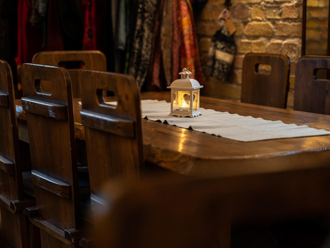 Gemeinschaftsraum- Esstisch