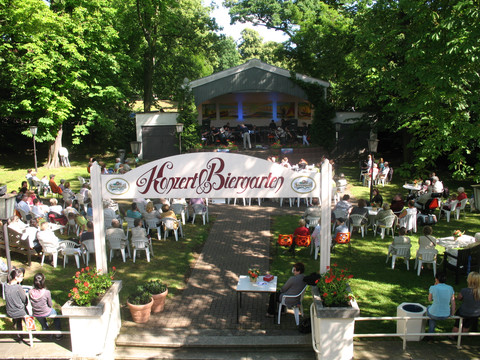 Stadttheater Glauchau-Gartenkonzert(c)Stadtverwaltung Glauchau.JPG