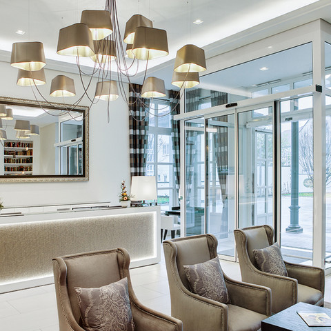 Reception Rezeption des Dorint Parkhotel MeißenReception desk at the Dorint Parkhotel Meißen