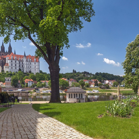 Hotel exit Meistersaal Lobby in the park