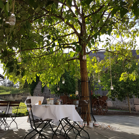 Barn courtyard at Burgk Castle Scheunenhof Schloss BurgkBarn courtyard at Burgk CastleStodola hradu BurgkBurgk Castle BarnyardBurg Kasteel BoerderijAia del castello di Burgk