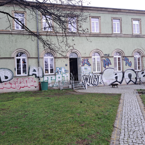 Blue Factory Exterior View Blaue Fabrik AußenansichtBlue Factory Exterior View
