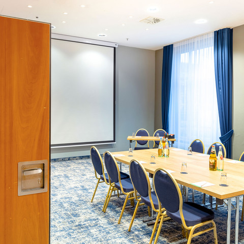 mightyTwice Hotel Dresden Raum Bass