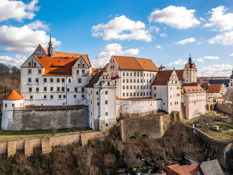 Colditz Castle Colditz Castle, een indrukwekkend renaissancegebouw op een heuvel omringd door tuinen.