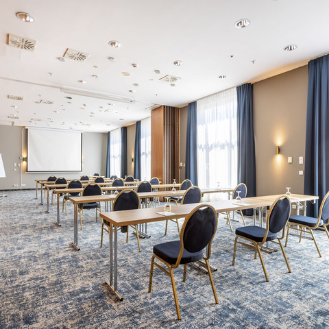 mightyTwice Hotel Dresden Room Bass Baritone