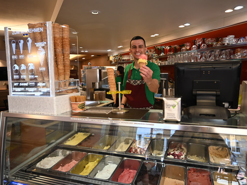 ijssalon Fontanella Eiscafé FontanellaEiscafé Fontanellaijssalon Fontanella
