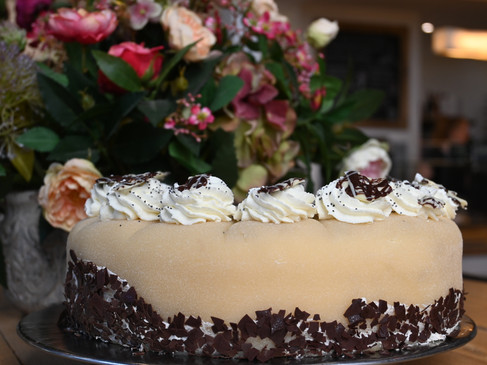 Marsepein taart bij Café Tante Sophies Marzipantorte im Café Tante SophiesMarzipan cake at Café Tante SophiesMarsepein taart bij Café Tante Sophies