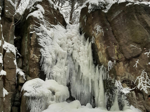 Langenhennersdorfer Wasserfall im Winter