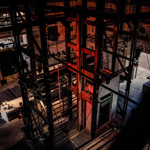 Hauptschacht für Empfänge und Buffets Hauptschacht für Empfänge und Buffets im Marienschacht BannewitzMain shaft for receptions and buffets in the Marienschacht BannewitzHlavní šachta pro recepce a rauty v Marienschacht BannewitzGłówny szyb na przyjęcia i bufety w Marienschacht BannewitzHoofdschacht voor recepties en buffetten bij Marienschacht BannewitzAlbero principale per ricevimenti e buffet a Marienschacht Bannewitz