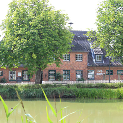 DorfmuseumSchoenwalde_Außenansicht.jpg