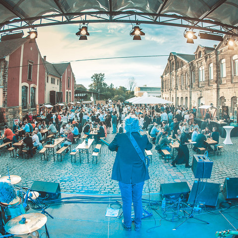 Open-air version at the Old Slaughterhouse in Dresden Open Air Variante im Alten Schlachthof DresdenOpen-air version at the Old Slaughterhouse in DresdenVarianta pod širým nebem v Alter Schlachthof DresdenWariant na świeżym powietrzu w Alter Schlachthof DresdenOpenluchtvariant in het Alter Schlachthof DresdenVariante all'aperto all'Alter Schlachthof di Dresda