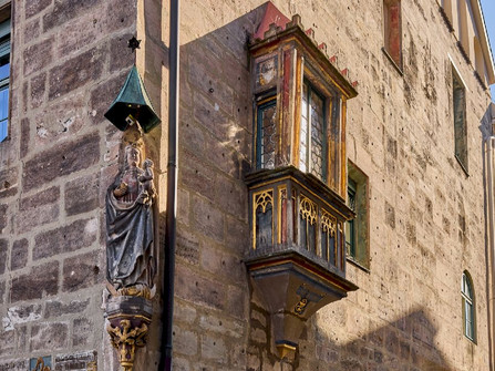 Court pharmacy, Mary with child