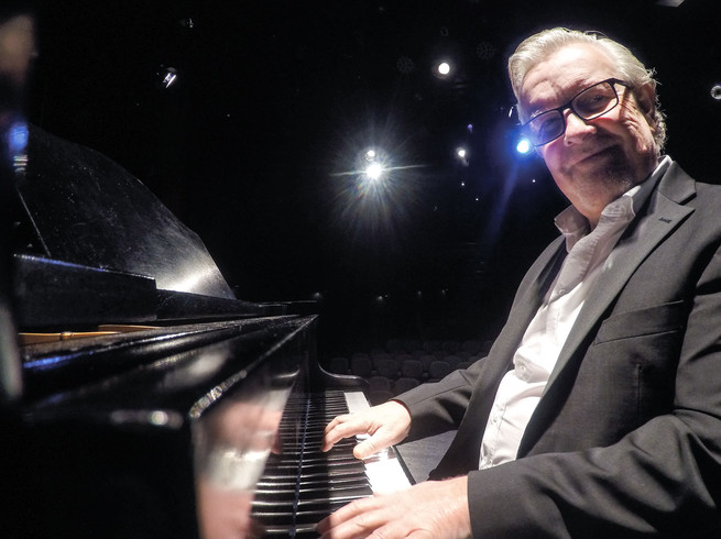 Falk Höppner Dresdner Pianist Falk HöppnerDresden pianist Falk Höppner