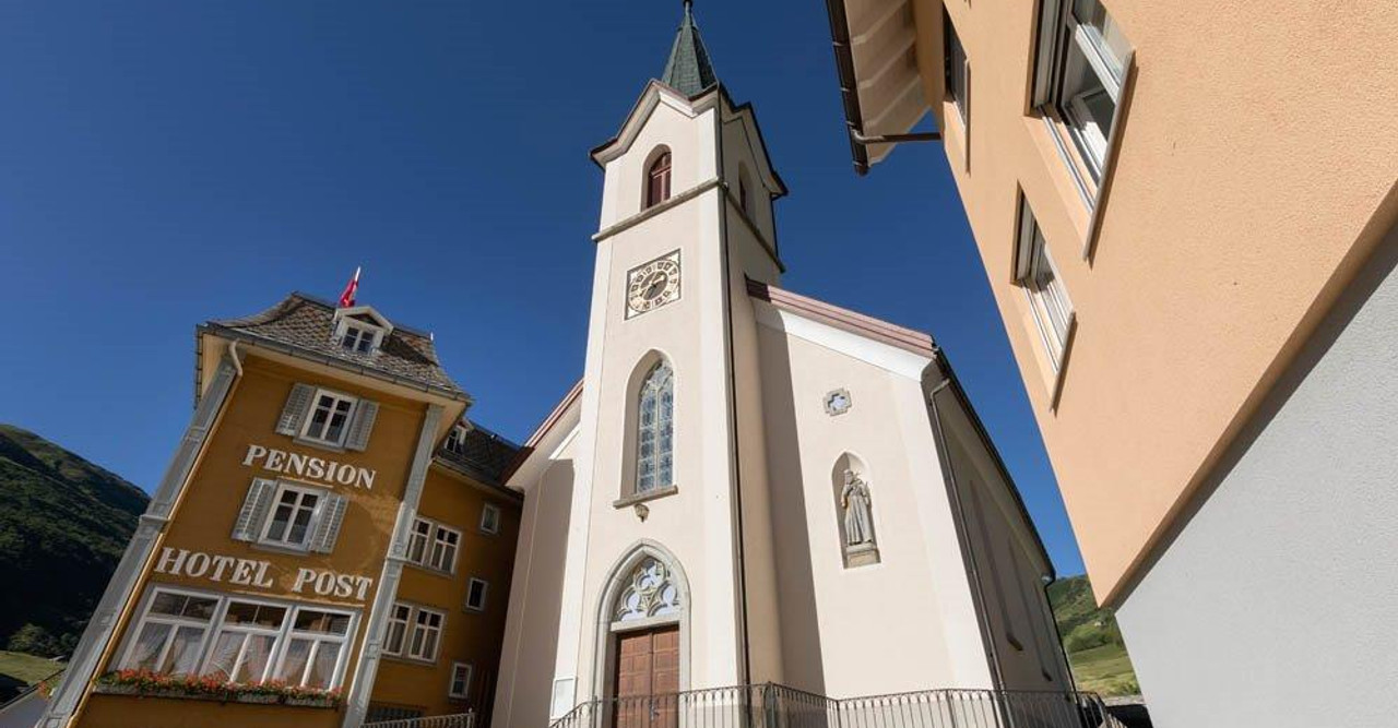 Zentrum Realp mit Kirche und Pension