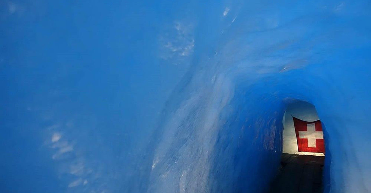 Eisgrotte im Rhônegletscher