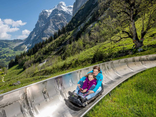 pfingstegg-sommer-rodelbahn-fahrt-mutter-kind.jpg