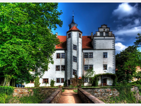 Wasserschloss Podelwitz Rückansicht_co_Ines Hahn.jpg