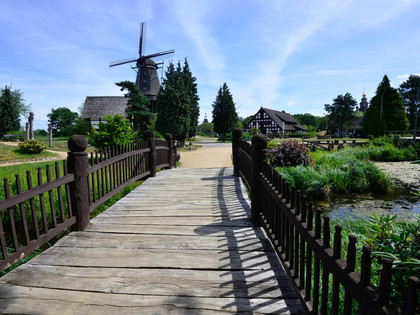 Blick auf den Niedersachsenplatz im Mühlenmuseum Gifhorn Blick auf den Niedersachsenplatz im Mühlenmuseum Gifhorn