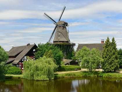 Blick auf die Sanssouci -Mühle im Mühlenmuseum Gifhorn Blick auf die Sanssouci -Mühle im Mühlenmuseum Gifhorn