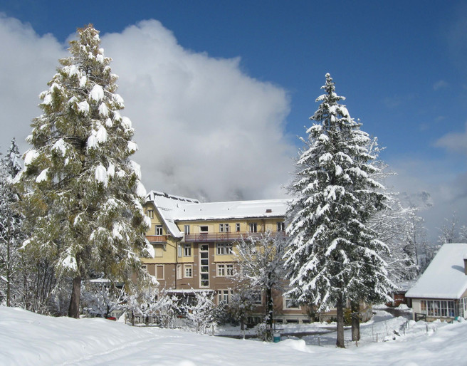 The freshly snowed-in Hotel Kurhaus Grimmialp