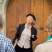 thun-stadtfuehrungen-sommer-rathausplatz-maennerraeume-frauentraeume-schule