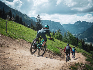 Trail de descente dans le Bikepark Wiriehorn