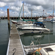 Segelschiffe im Lister Hafen Segelboote im Lister Hafen mit Steg im Vordergrund