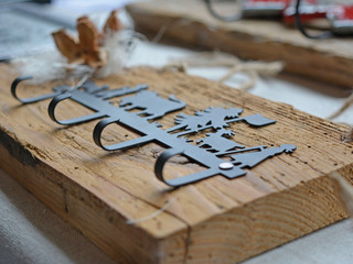 Garderobe mit Scherenschnitt