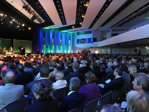 Europasaal in Reihenbestuhlung Europasaal in ReihenbestuhlungEuropasaal with row seatingEuropasaal met rij zitplaatsen