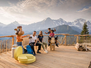 schynige-platte-bahn-spielplatz-sommer-lily-familie