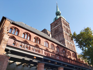 Rathausbalkon & Nikolaikirche