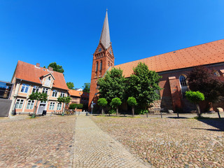 Altstadt©Mareike Bodendieck (2).jpg Kirchplatz in Lauenburg/Elbe