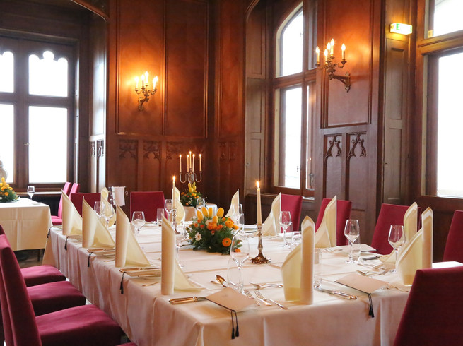 Gartensaal Gartensaal im Hotel Schloss EckbergGarden hall at Hotel Schloss Eckberg