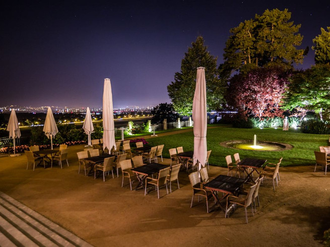 Terrace at night Terrasse bei Nacht im Hotel Schloss EckbergTerrace at night at the Hotel Schloss Eckberg