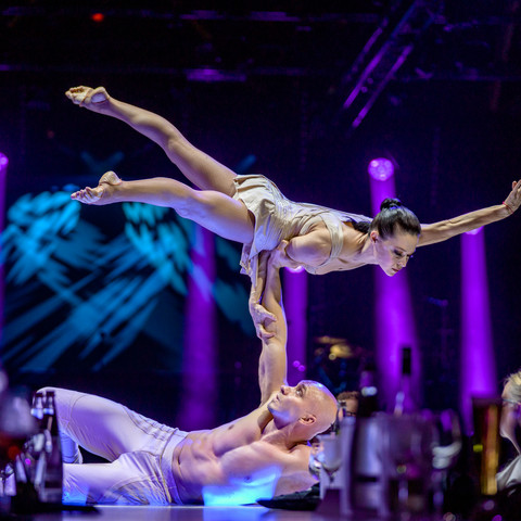 MOMENTS Dinner Show MOMENTS Dinner ShowMOMENTS Dinner Show