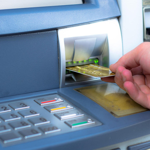 geldabheben-am-automaten-wird-die-pin-nummer-dreimal-falsch-eingegeben-behaelt-der-geldautomat-die-karte-ein