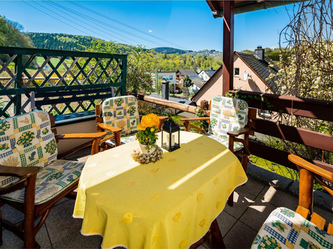 die Terrasse zur Ferienwohnung "Wernitzbächel"