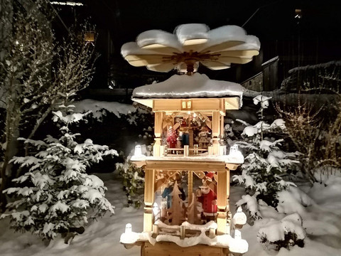 Pyramide bei uns am Haus