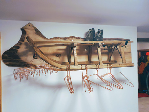 Garderobe Schlitten