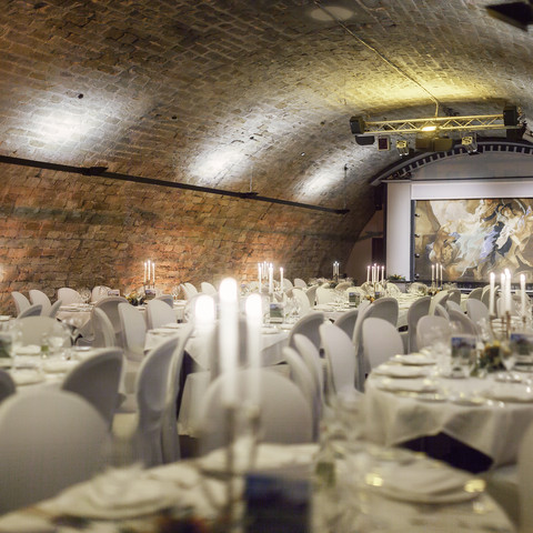 Kasematte Eventgewölbe Dresden - Kasematte mit BestuhlungEvent vault in Dresden – casemate with seating