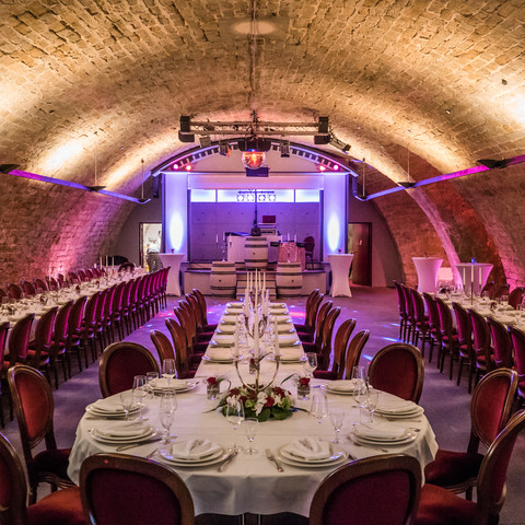 Kasematte Eventgewölbe Dresden - Kasematte mit BestuhlungEvent vault in Dresden – casemate with seating