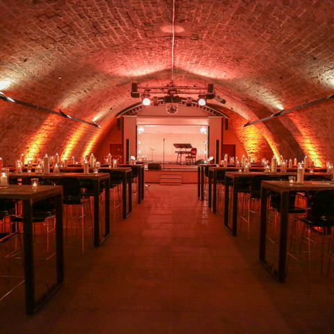Event vault in Dresden – casemate with seating Eventgewölbe Dresden - Kasematte mit BestuhlungEvent vault in Dresden – casemate with seating