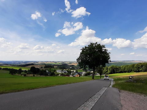 Straße aus Schneeberg Erzgebirge Richtung Langenbach