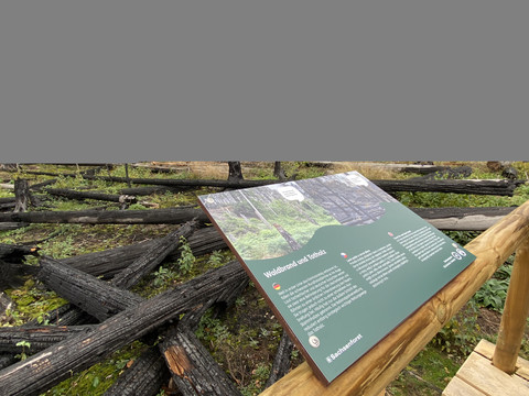 De weg naar de wildernis openen Eine Schautafel informiert über den Weg zur Wildnis.A display board provides information about the path to wilderness.Na informační tabuli najdete informace o cestě do divočiny.Tablica wyświetlająca informacje o ścieżce do dzikiej przyrody.Een informatiebord geeft informatie over het pad naar de wildernis.Un tabellone fornisce informazioni sul percorso verso la natura selvaggia.