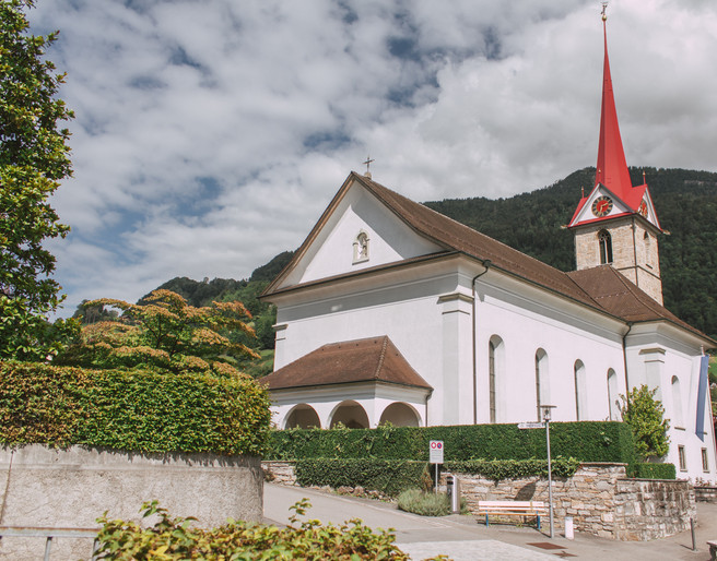 Pfarrkirche St. Maria Aussenansicht der Pfarrkirche St.MariaExterior view of the catholic church of St MaryVue extérieure de l'église paroissiale Sainte-Marie