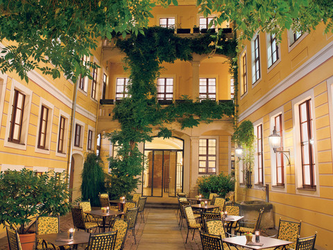 Pöppelmanns - Bar & Dine Innenhof