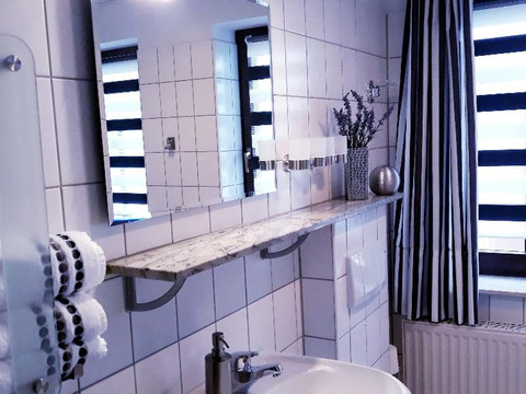 Sanitärbereich - "DeLuxe"