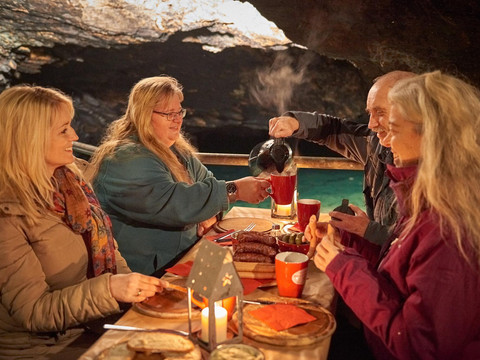 Gemütlichkeit mit Glühwein und Gebäck Besucherbergwerk "Marie Louise Stolln", Bad Gottleuba-Berggießhübel, Sächsiche Schweiz