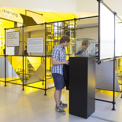 Technische Sammlungen Ausstellungsraum Technische Sammlungen AusstellungsraumTechnical Collections Exhibition RoomTechnické sbírky Výstavní místnostKolekcje techniczne Sala wystawowaTechnische collecties TentoonstellingsruimteCollezioni tecniche Sala espositiva